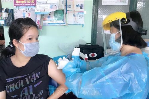 Bình Dương cho phép người dân đã tiêm vaccine sau 14 ngày được ra đường