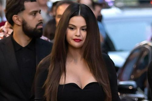 Selena Gomez gợi cảm