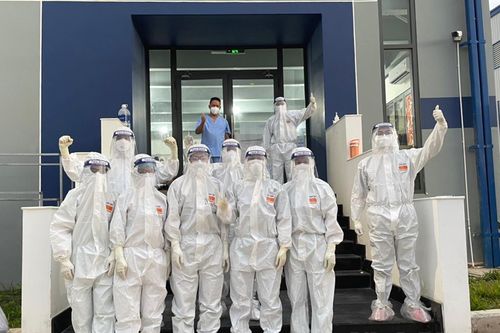 Những cán bộ y tế nơi tuyến đầu chống dịch