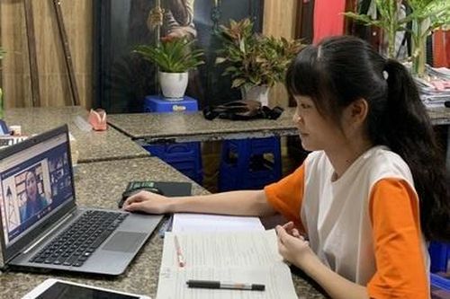 Nhiều tỉnh miền Tây cho học sinh quay về địa phương, miễn giảm học phí