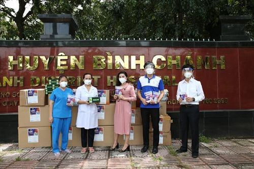 Kim Oanh Group tiếp tục hỗ trợ thuốc, vật tư y tế chống dịch ở TP.HCM, Bình Dương