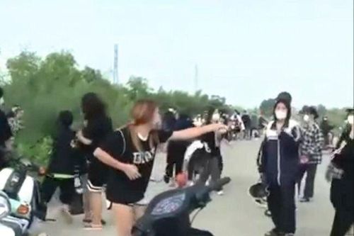 Điều tra vụ 50 nữ sinh tụ tập, dùng hung khí 'hỗn chiến'