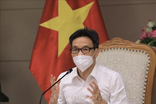 Các chuyên gia, nhà khoa học đề xuất giải pháp tiến tới chung sống an toàn với SARS-CoV-2