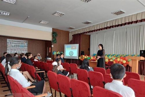 Lớp tiếng Việt tại Trường mang tên Chủ tịch Hồ Chí Minh ở Ukraine