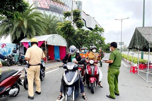 TP.HCM bổ sung thêm các trường hợp không cần giấy đi đường