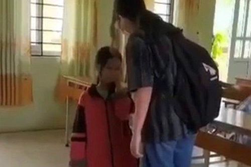 Vụ nữ sinh bắt bạn quỳ gối, đánh liên tiếp vào người: Cần phạt nặng!
