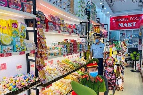 Thanh Hóa: Thu giữ gần 5 tấn bánh kẹo, thực phẩm không rõ nguồn gốc