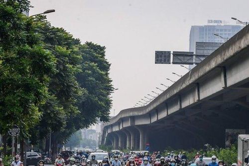 Đường phố Hà Nội đông đúc trước ngày hết giãn cách đợt 4