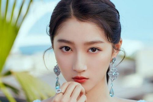 Quan Hiểu Đồng và bạn trai sau 4 năm đánh đổi danh tiếng vì yêu