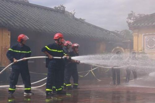 Chính trị - Xã hội Pháp luật - Cuộc sống Mạo danh lực lượng cảnh sát phòng cháy chữa cháy và cứu nạn cứu hộ để lừa đảo