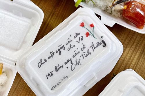 Những dòng chữ viết tay trên hộp cơm gửi F0 và lực lượng tuyến đầu