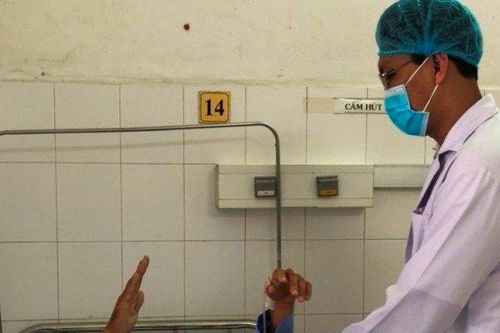 Ê-kíp bác sĩ xuyên đêm phẫu thuật cứu bệnh nhân u não nguy kịch