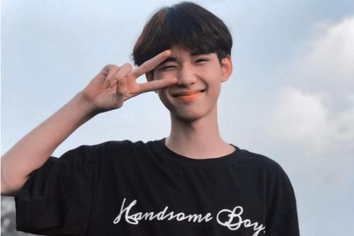 Hot boy 2K5 sở hữu gương mặt điển trai cùng nụ cười ngọt ngào