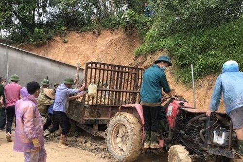 Vụ sạt lở núi khiến 2 trẻ bị thương nặng: 'Tôi không thể cùng lúc cứu vợ và con'
