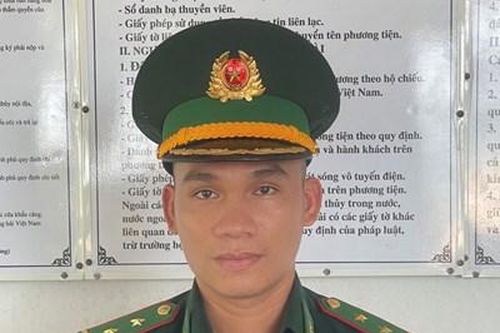 Trung úy biên phòng dũng cảm cứu người bị đuối nước trên biển