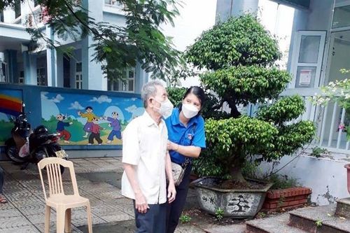 Yêu cầu khen thưởng kịp thời tập thể, cá nhân trong phòng, chống dịch
