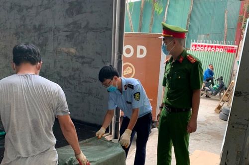Xe 'luồng xanh' chở gần 6 tấn nội tạng 'bẩn', vượt tuyến từ biên giới về Hà Nội