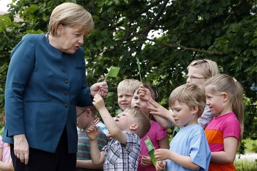 Những đứa trẻ của bà Merkel