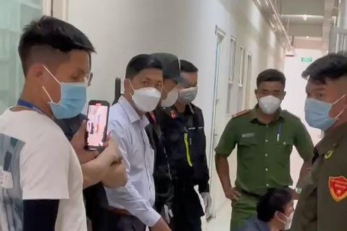 Bình Dương: Không hợp tác, người phụ nữ bị 'cưỡng chế' test nhanh COVID-19