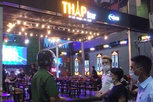 Kinh tế Thông tin thị trường Cơ sở kinh doanh ăn uống sử dụng đồ uống có cồn được hoạt động sau 22 giờ
