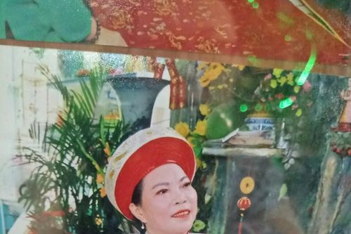 Nghệ nhân, đồng thầy Phạm Thị Dung – Nhất tâm phụng sự Phật Thánh