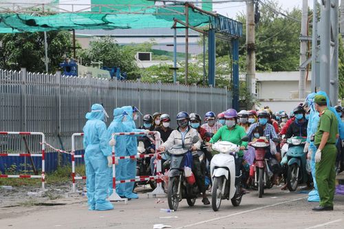 Đón công dân về quê, nhiều tỉnh triển khai chống dịch ở mức cao nhất