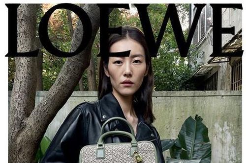 Loewe vinh danh chiếc túi nữ quyền Amazona