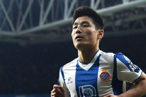 'Ronaldo Trung Quốc' tự tin xé lưới tuyển Việt Nam