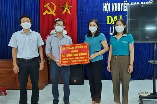 Hỗ trợ tiền và thực phẩm cho người dân trong khu vực phong tỏa