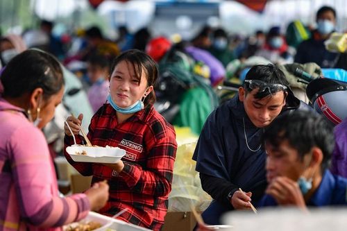 Đại biểu Quốc hội TP.HCM: Nhiều bà con quá khó khăn, chỉ muốn về quê