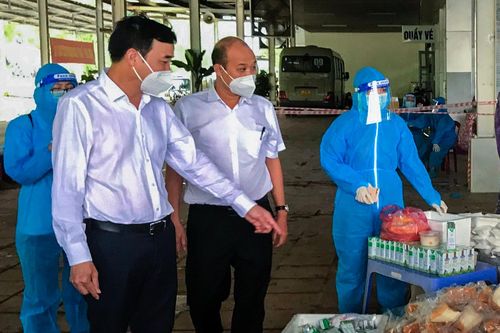 Chủ tịch Đà Nẵng đến hầm Hải Vân tiễn bà con về quê