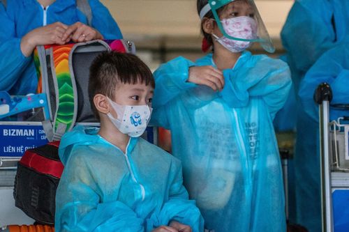 Vĩnh Phúc 'giải cứu' 1.000 công dân về quê bằng máy bay