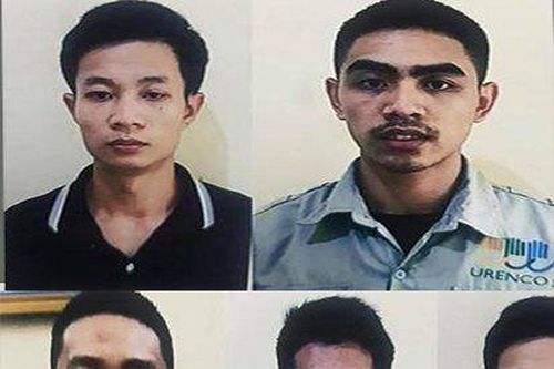 Mâu thuẫn tiền thông bể phốt, giám đốc và khách hàng xách kiếm đuổi chém nhau