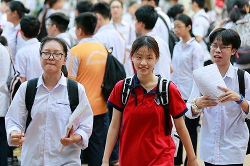 Tuyển sinh ĐH vượt chỉ tiêu nhiều lần vì lo thí sinh 'ảo', Bộ GD-ĐT nói gì?