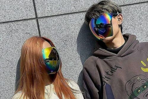 Công ty tạo ra loại kính che cả mặt, bán hết trong một nốt nhạc