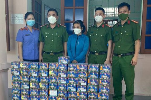 Bắt thôn nữ vì 'nể' nên cho bạn chồng gửi gần tạ pháo nổ trong nhà