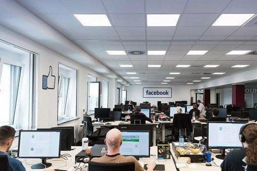 'Danh sách đen' các tổ chức bị cấm xuất hiện trên Facebook