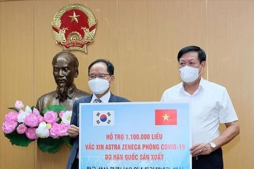 Tiếp nhận gần 2 triệu liều vaccine AstraZeneca do Ba Lan và Hàn Quốc tài trợ