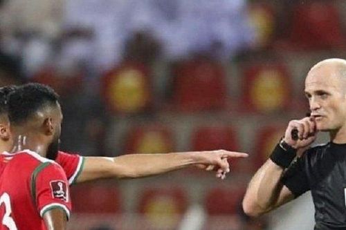 Tuyển Việt Nam thua Oman: Trọng tài chính trận đấu bị AFC 'sờ gáy'?