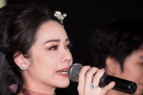 Nhật Kim Anh công bố sao kê và lên tiếng về tiền từ thiện