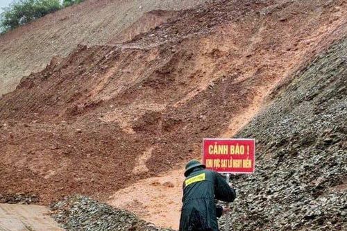 Nghệ An: Mưa lớn kéo dài, nhiều người tử vong thương tâm trong nước lũ