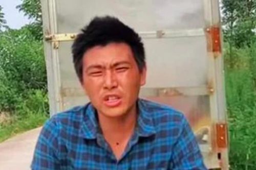 Anh chàng 30 cưới vợ 56 tuổi, dung mạo cô dâu khiến nhiều người bất ngờ