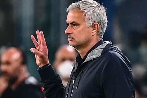 Mourinho 'hơn thua' với cổ động viên Juventus
