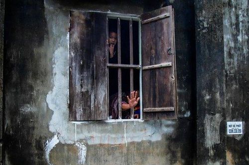 Hà Nội: Hơn 100 hộ dân bị cô lập trong 'biển' nước