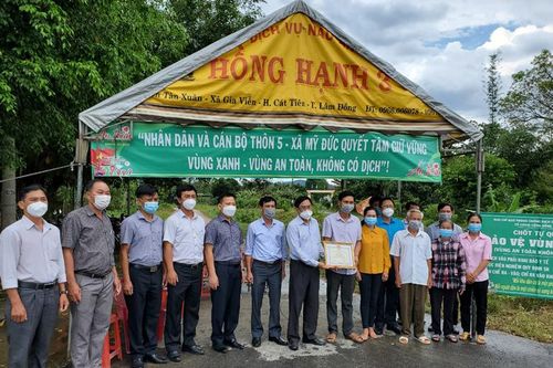 Đạ Tẻh: Trao bằng khen cho Nhân dân và cán bộ 4 thôn bảo vệ tốt 'vùng xanh''