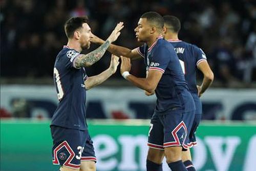 Messi lập cú đúp, PSG vươn lên dẫn đầu bảng A tại Champions League