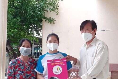 Hơn 680 triệu đồng ủng hộ Chương trình 'Sóng và máy tính cho em'