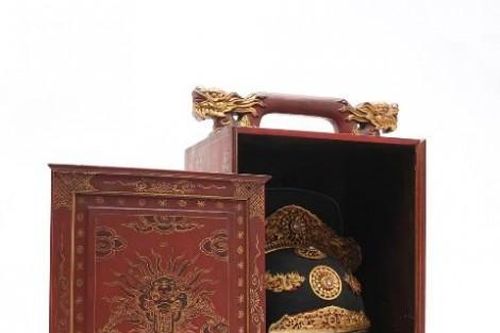 Văn hóa - Nghệ thuật Thông tin văn hóa Đấu giá mũ quan triều Nguyễn tại Tây Ban Nha