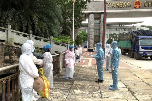 Hà Giang: Tiếp nhận, cách ly y tế 10 người dân do Trung Quốc trao trả