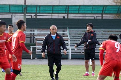 Park Hang Seo có 'copy' chính sách 'Zidanes y Pavones' của Real?